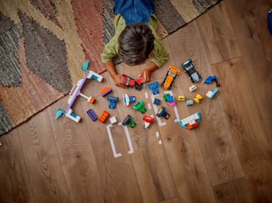 LEGO DUPLO Town F1 Team med racerbiler og sjåfører 10445