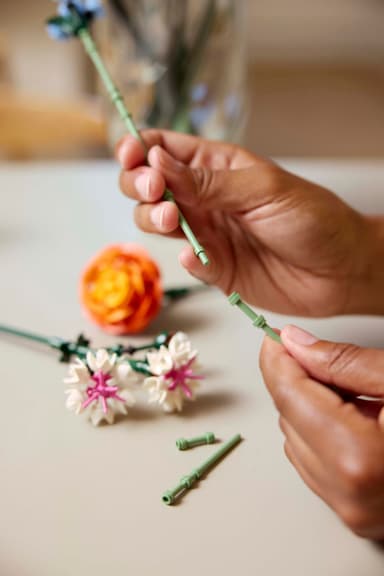 LEGO Botanicals Vakker bukett med rosa blomster 10342