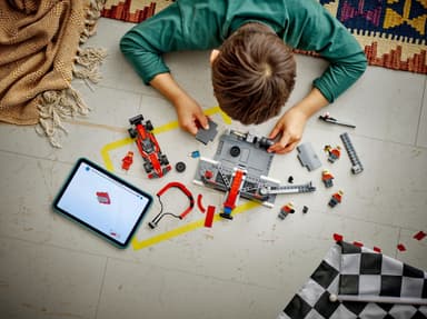 LEGO City F1-depotstopp og -team med Ferrari-bil 60443