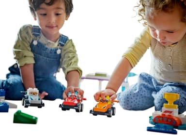 LEGO DUPLO Town F1 Team med racerbiler og sjåfører 10445