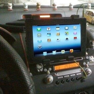 Bilholder for ventilasjon til iPad / Galaxy Tab