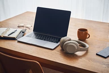 Sony trådløse around-ear hodetelefoner WH-1000XM4 (sølv)