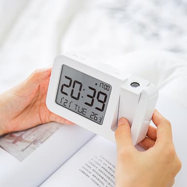 Projisert vekkerklokke med temperaturvisning