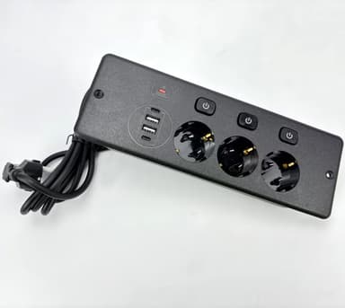 Stikkontakt med tre kontakter og USB-uttak (europeisk standard) Sort