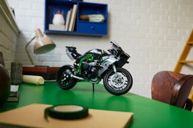LEGO Technic Kawasaki Ninja H2R-motorsykkel 42170