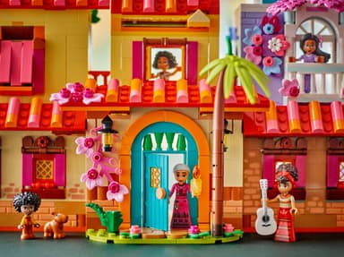 LEGO Disney Familien Madrigals magiske hus 43245