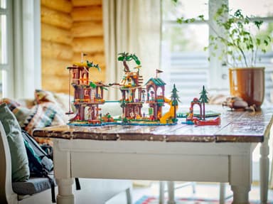 LEGO Friends Ferieleir med trehytte 42631
