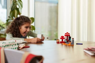 LEGO Minecraft Bakholdsangrep ved underverdenportalen 21255