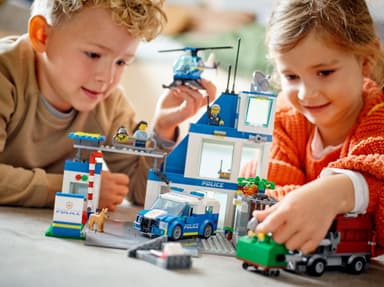 LEGO City Politistasjon 60316