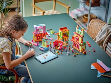 LEGO Disney Familien Madrigals magiske hus 43245