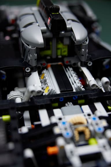 LEGO Technic PEUGEOT 9X8 24H Le Mans Hybrid Hypercar 42156
