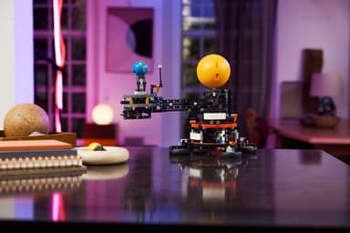 LEGO Technic Månens kretsløp rundt jorden 42179