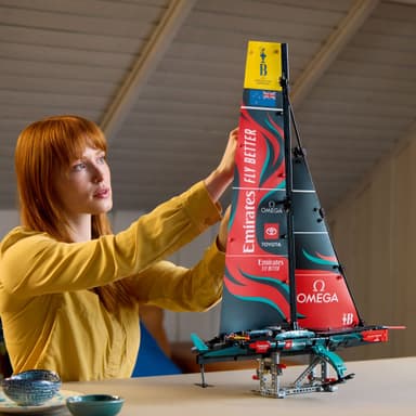 LEGO Technic Yachten Emirates Team New Zealand AC75 42174