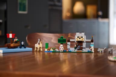 LEGO Minecraft På tokt med sjørøverskip 21259