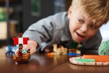 LEGO Minecraft På tokt med sjørøverskip 21259