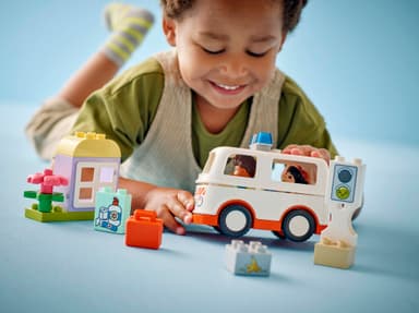 LEGO DUPLO Town Sykebil med sjåfør 10447