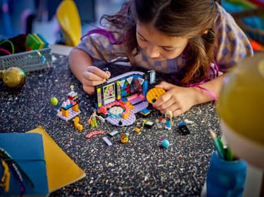 LEGO Friends Fest med karaoke 42610