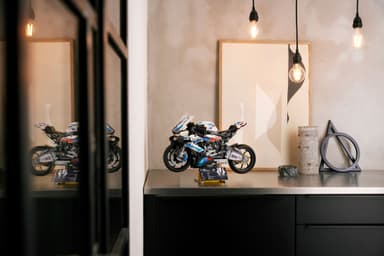 LEGO Technic BMW M 1000 RR 42130
