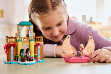 LEGO Wicked Glinda, Elphaba og Nessarose på Shiz University 75681