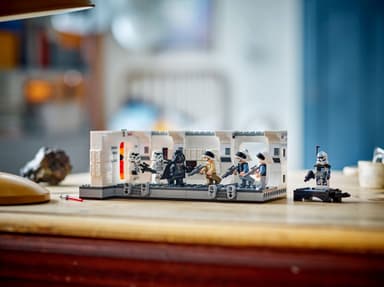 LEGO Star Wars Bordingen av Tantive IV 75387