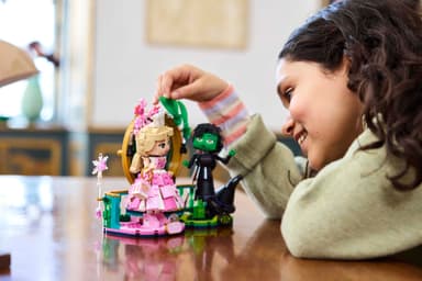 LEGO Wicked Figurer av Elphaba og Glinda 75682
