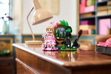 LEGO Wicked Figurer av Elphaba og Glinda 75682