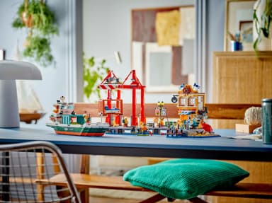 LEGO City Havneområde med lasteskip 60422
