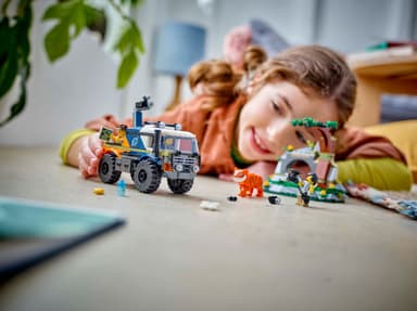 LEGO City Jungelutforsker med terrengkjøretøy 60426