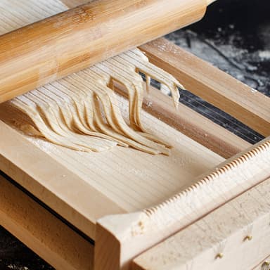 Pastamaskin Chitarra med kjevle