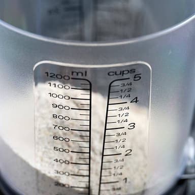 Kjøkkenvekt med 1200 ml målekanne og LCD-display