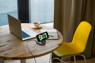 Belkin BoostCharge 2-i-1 15W Qi2 magnetisk lader (sort)
