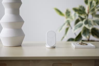 Belkin BoostCharge 2-i-1 15W Qi2 magnetisk lader (hvit)