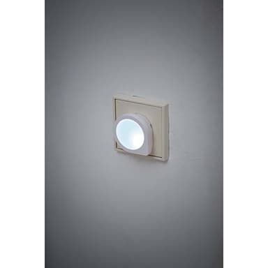 brennenstuhl LED nattlys med skumringssensor / nattlyskontakt (skånsom og diskré stikkontakt med ekstremt lavt strømforbruk)