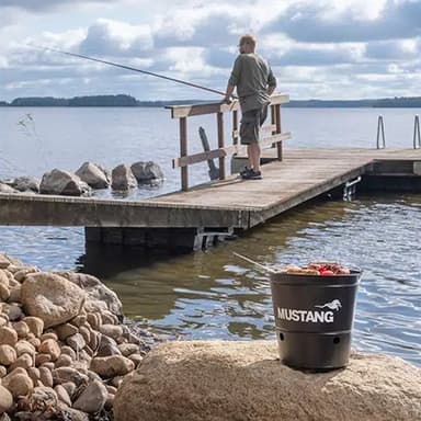 Mustang Grillbøtte – Kompakt Partybøtte for Enkel Kullgrilling
