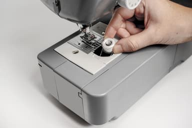 Brother LB14 Limited Edition Symaskin inkl. 10 spoler og fingerbeskyttelse, svart