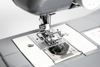Brother LB14 Limited Edition Symaskin inkl. 10 spoler og fingerbeskyttelse, svart