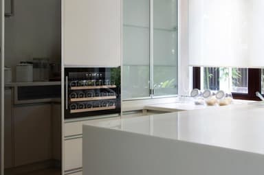 Cavin - Scandinavian Collection 18 - Integrerbart vinskap Svart - 18 flasker