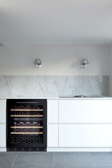 Innbyggbart vinskap - Arctic Collection 60D Fullglass Black