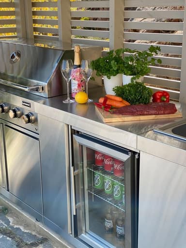 Myoutdoorkitchen - Modul med kjøleskap og oppbevaringsskap