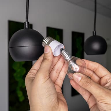 Lampeadapter for omformatering av 4x sett (E27 til E14)