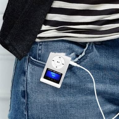MP3-spiller med LCD-skjerm og MicroSD-leser - kompakt musikkspiller med klips og oppladbart batteri