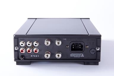 Rega IO - Sort