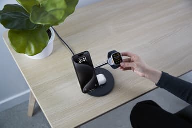 Belkin BoostCharge Pro 3-in-1 Qi2 trådløs ladestøtte (sort)
