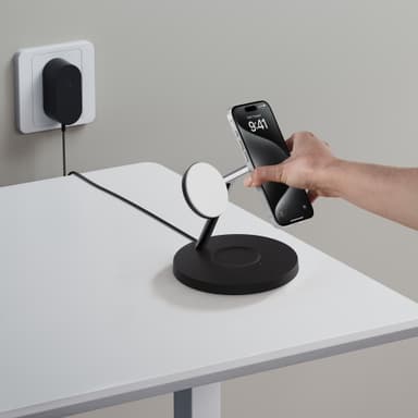Belkin BoostCharge Pro 3-in-1 Qi2 trådløs ladestøtte (sort)