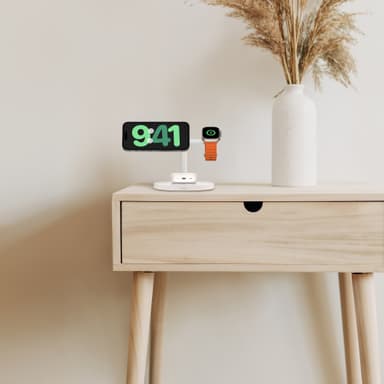 Belkin BoostCharge Pro 3-in-1 Qi2 trådløs ladestativ (hvit)