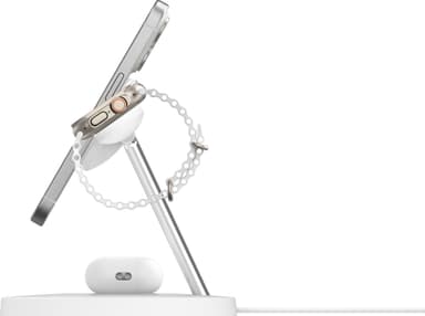 Belkin BoostCharge Pro 3-in-1 Qi2 trådløs ladestativ (hvit)