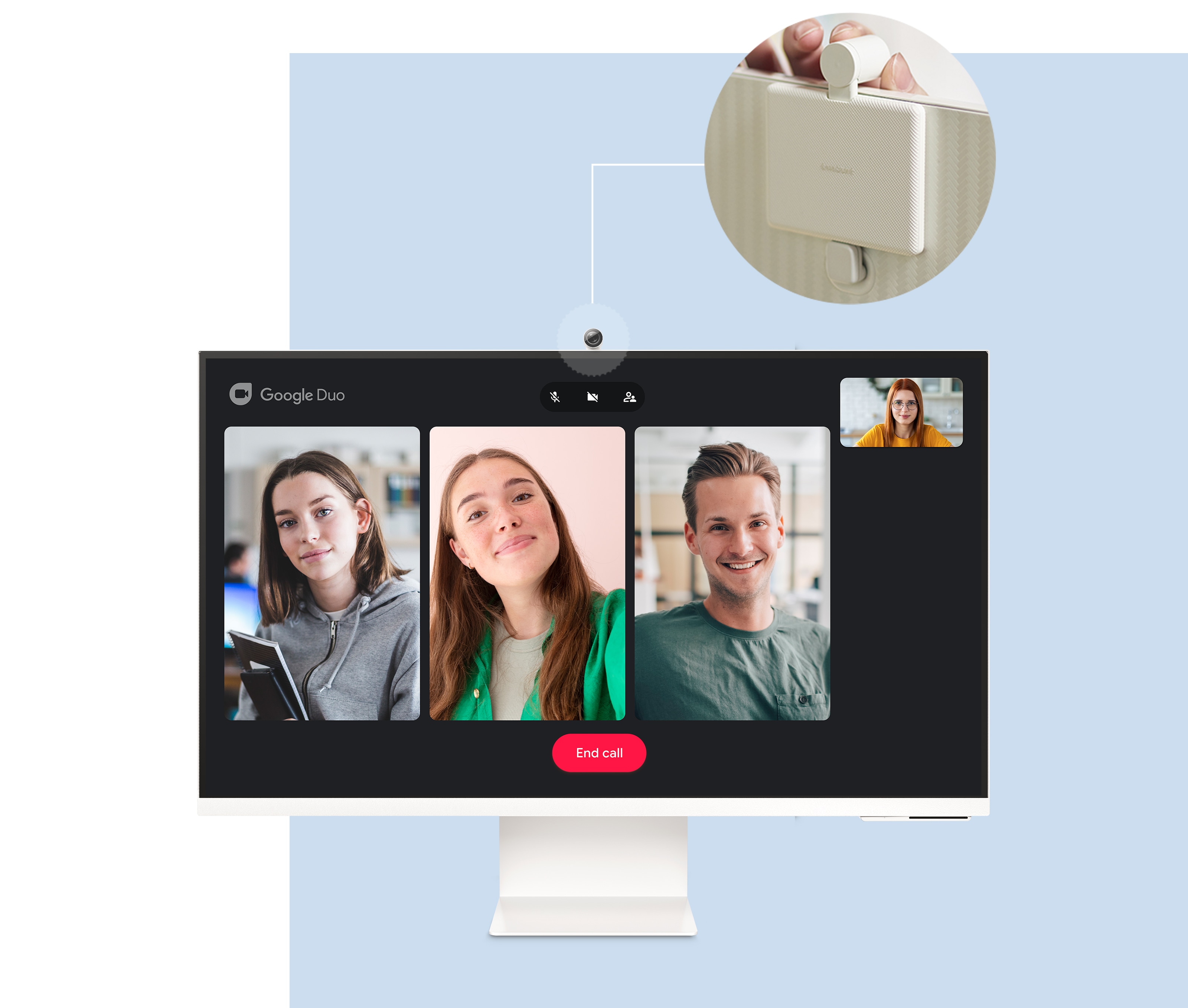 En Samsung Smart Monitor som viser videosamtale med tre personer og illustrasjon av hvor SlimFit-kameraet sitter