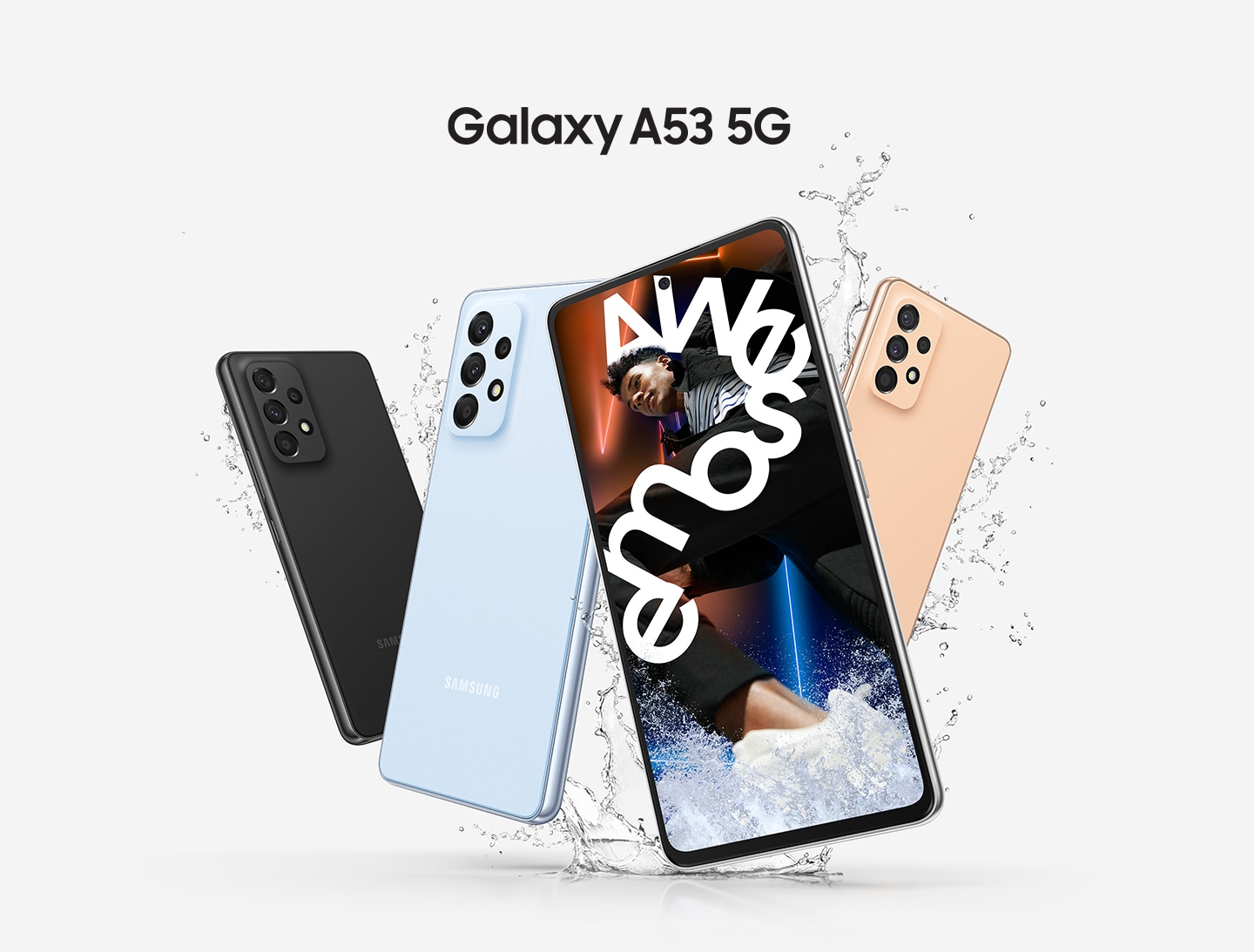 Samsung Galaxy A53Fire Galaxy A53 5G-mobiler vises, tre av dem viser baksiden for å demonstrere fargene