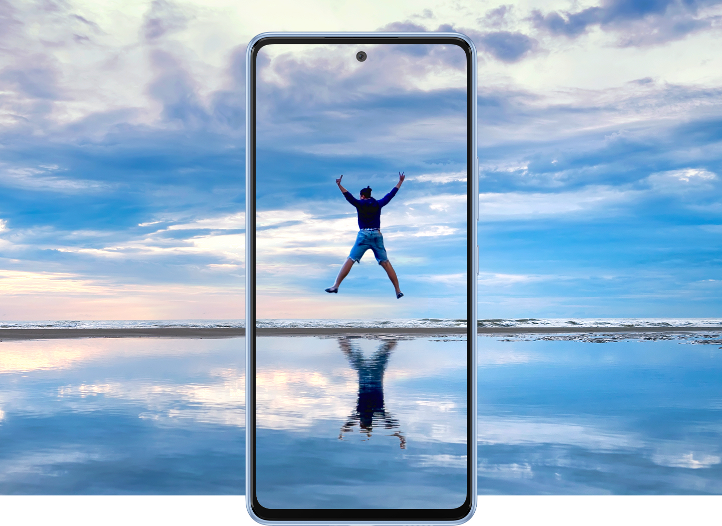 Galaxy A53 5G sett forfra mot et vakkert landskap på skjermen.