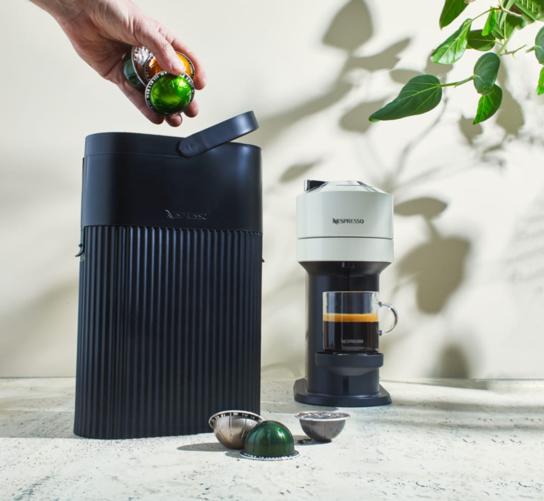 Nespresso kapselmaskin med grønne kaffekapsler